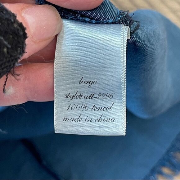 Mi Ami 100% Tencel Fringed Edge Top, Size L - Picture 10 of 13